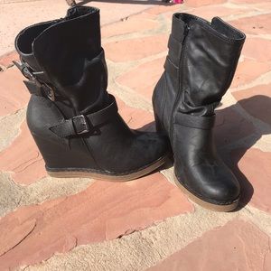 Report wedge booties SZ 8.5